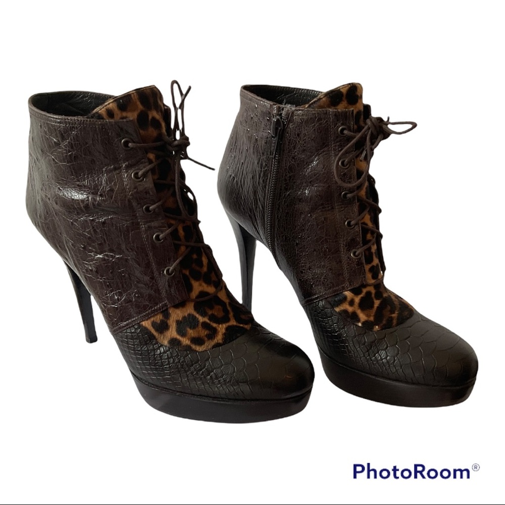 STUART WEITZMAN  Y271535 Cheetah print pony hair.  Embossed booties SZ 8.5M